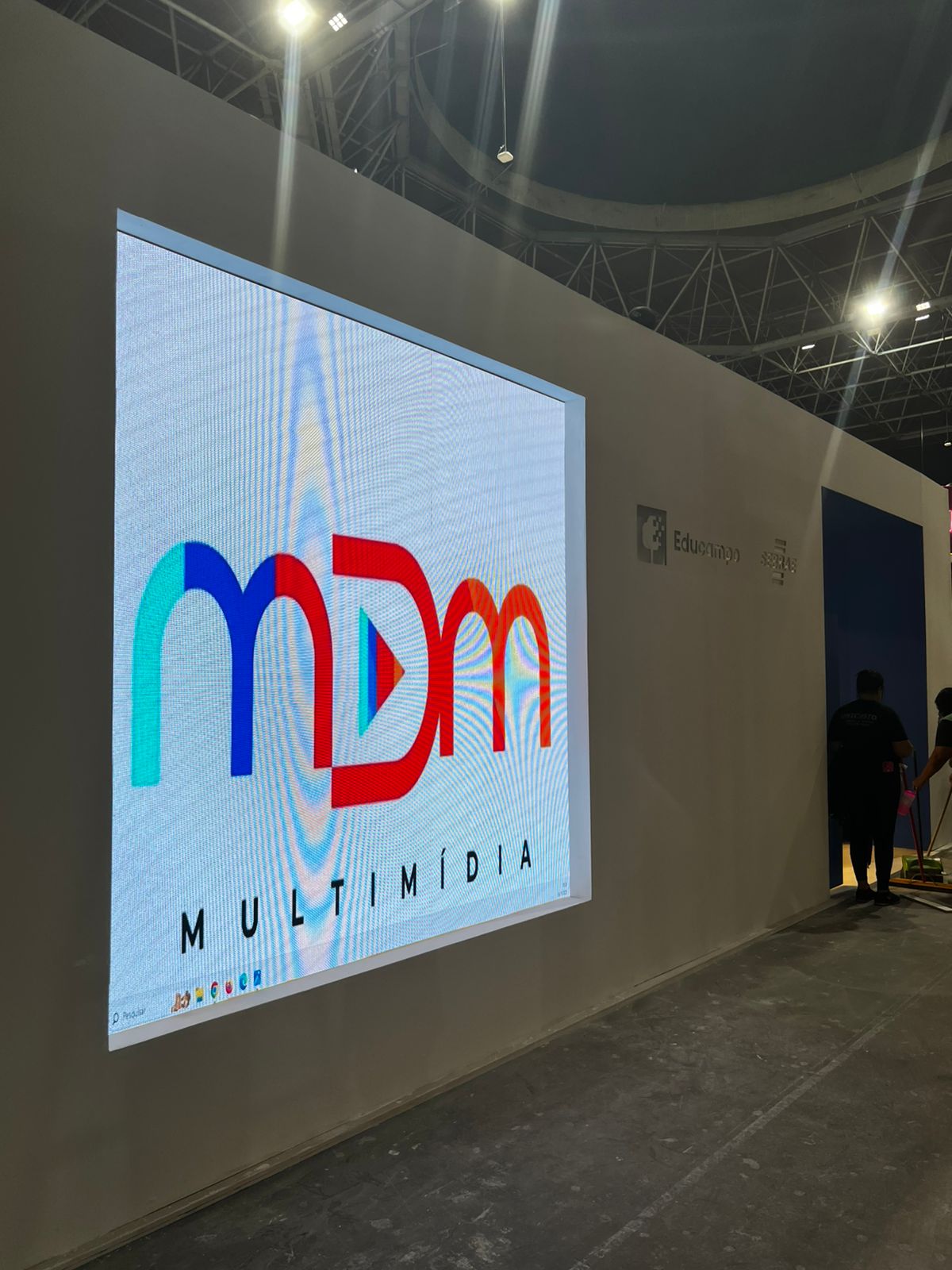 37132370-afd3-47c9-8b45-fa418a237071